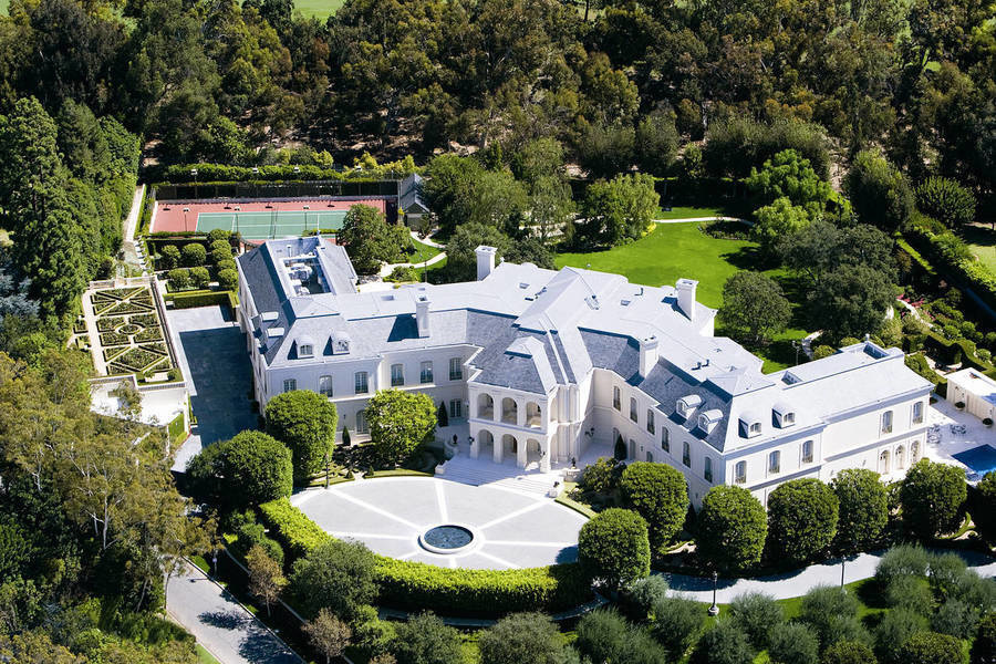 F1总裁千金佩特拉·斯坦特(Petra Stunt)正在出售的霍姆比山豪宅,目前开价2亿美元。